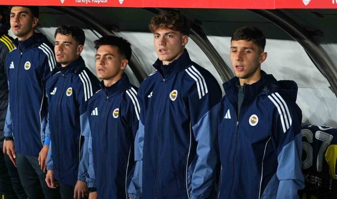 Fenerbahçe’nin 18 yaşındaki oyuncusu Haydar Karataş ve 16 yaşındaki futbolcusu