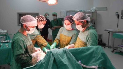 Malatya Eğitim ve Araştırma Hastanesinde gerçekleştirilen zorlu operasyonla, 70 yaşındaki