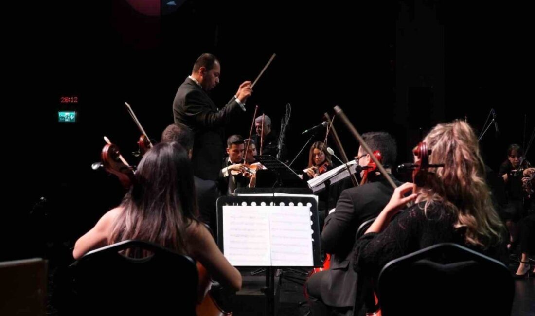 Kocaeli Büyükşehir Oda Orkestrası, yılın son konserinde Toygar Işıklı’nın hafızalara