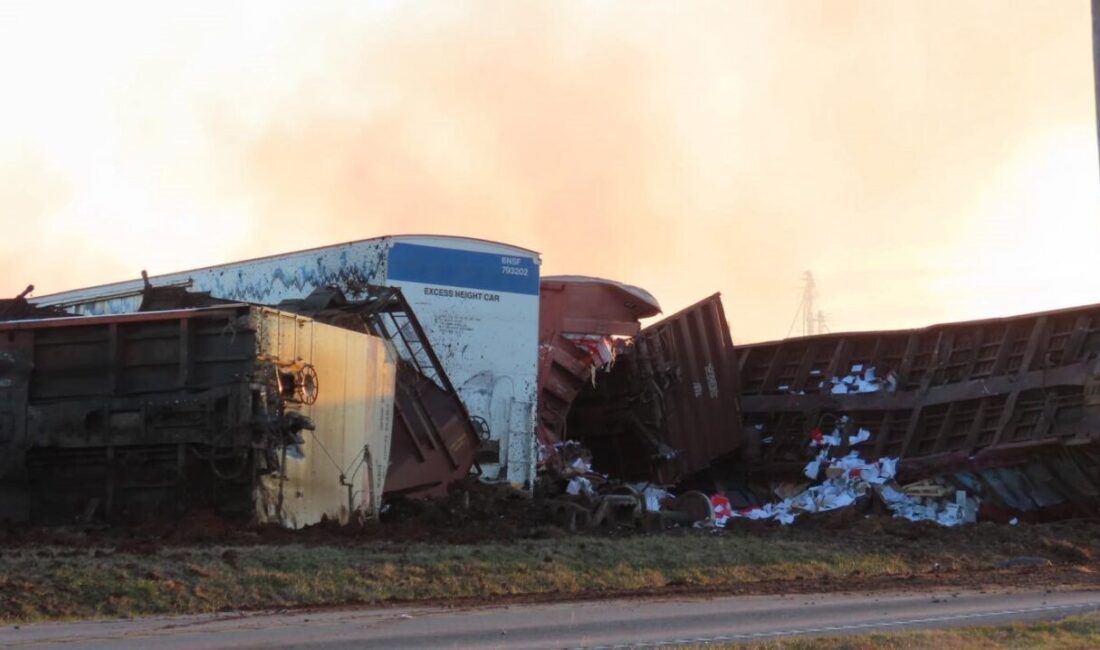 ABD’nin Kentucky eyaletinde kükürt taşıyan trenin raydan çıkması sonucu meydana