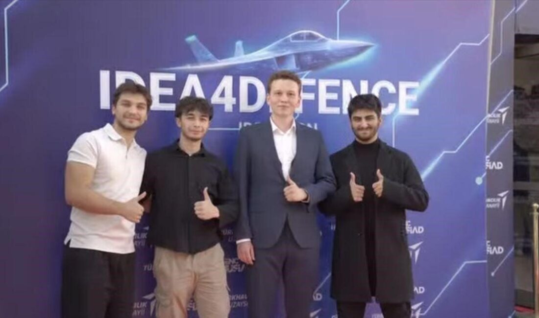 Aydın Adnan Menderes Üniversitesi (ADÜ) havacılık takımı üyeleri, Türk Havacılık