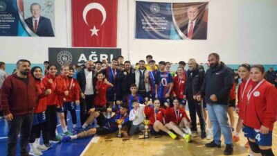 Siirt’te düzenlenen 2025-2026 Okul Sporları Hentbol Gençler Grup Müsabakaları’nda Ağrı