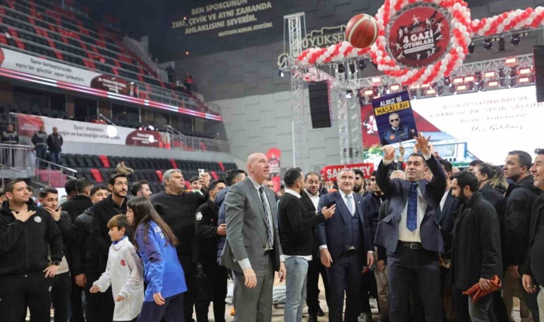 AK Parti Gaziantep Milletvekili Bünyamin Bozgeyik, Kamil Ocak Spor Salonu’nun