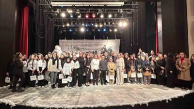 Altındağ Belediyesi tarafından gerçekleştirilen Sarıkamış Harekatı tiyatro gösterisi, izleyenlere duygusal