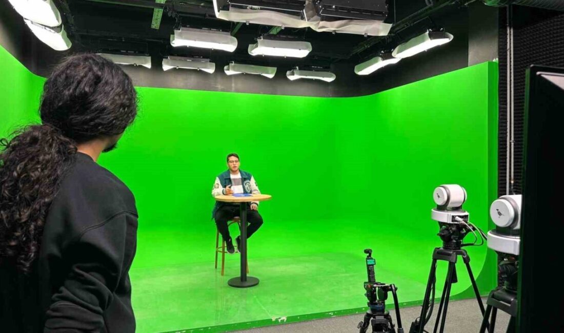 SUBÜ öğrencileri, teknik gezi çerçevesinde SUBÜ Stüdyoları’nda green screen uygulamaları