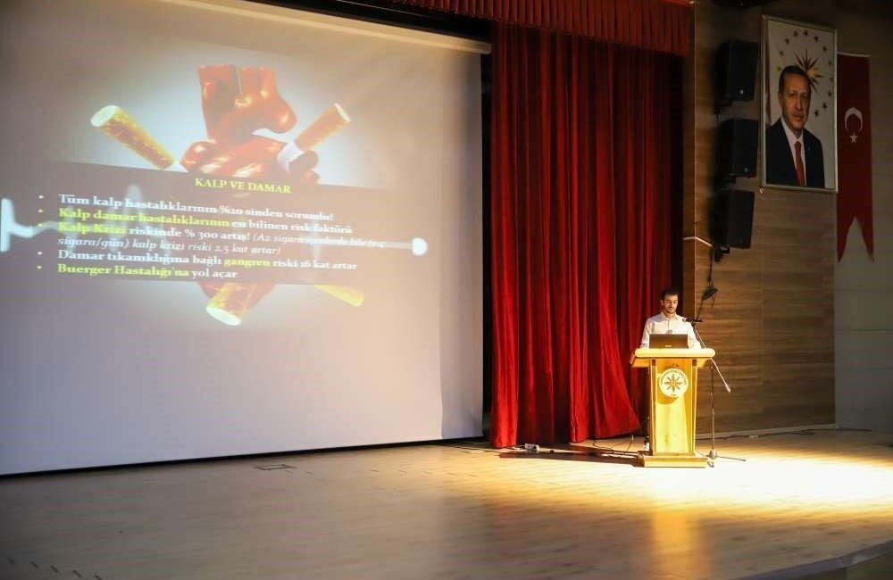 Ardahan üniversitesi ve İl Sağlık Müdürlüğü işbirliğiyle bağımlılıkla mücadele konferansı