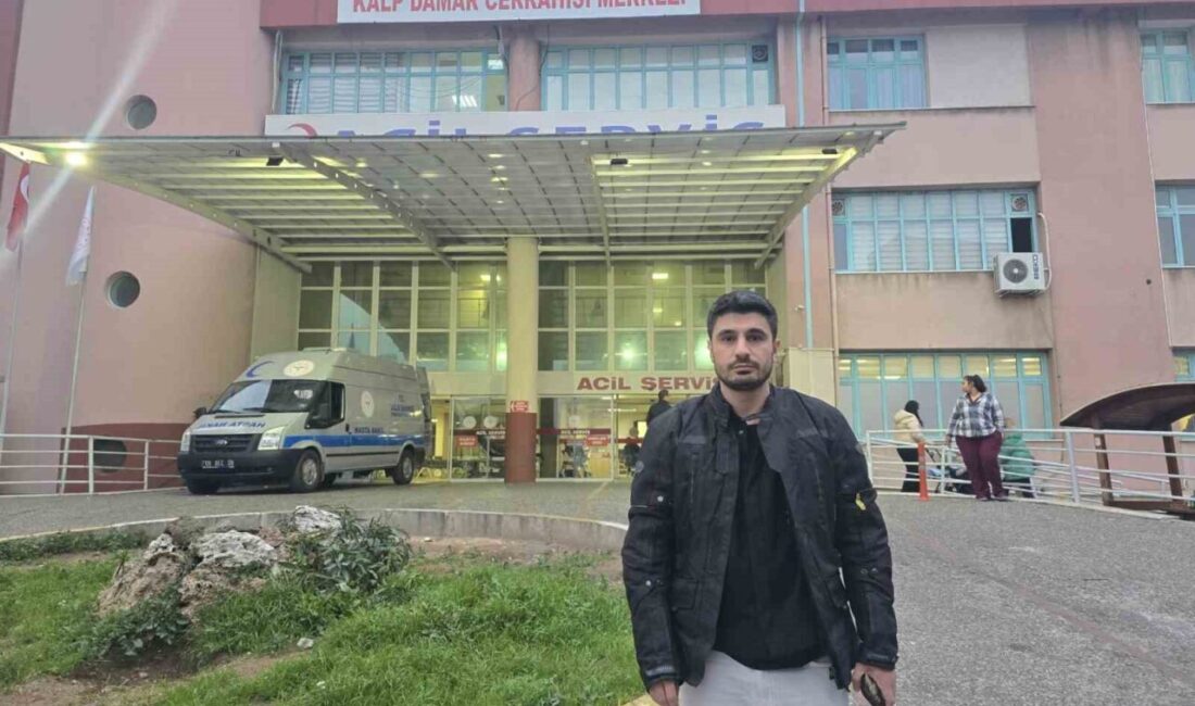 Aydın Devlet Hastanesi Acil Servis binasının bahçesinde de bir grup