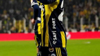 Fenerbahçe’nin 22 yaşındaki orta sahası Bartuğ Elmaz, Beşiktaş maçında yaşadığı