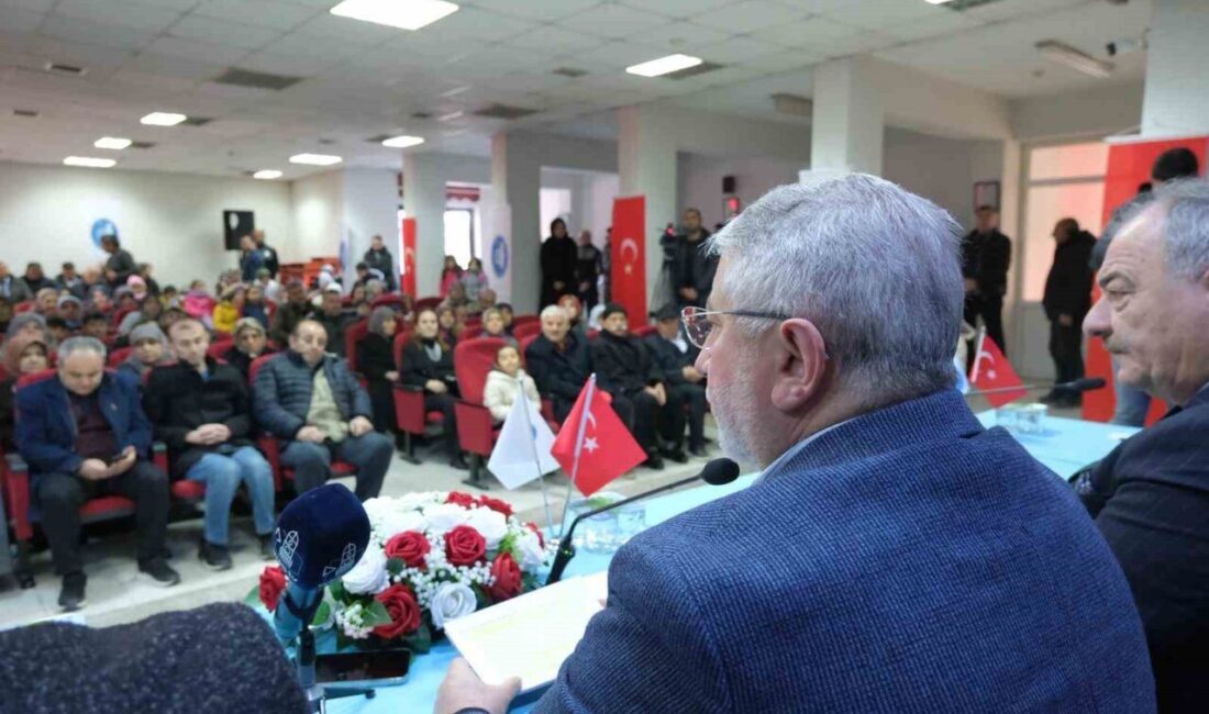 Çöplü Mahallesi’nde vatandaşlarla bir araya gelerek taleplerini dinleyen Çorum Belediye