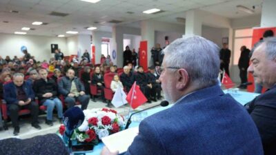 Çöplü Mahallesi’nde vatandaşlarla bir araya gelerek taleplerini dinleyen Çorum Belediye