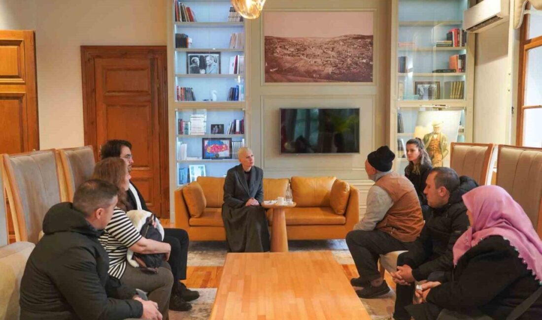 Bilecik Belediye Başkanı Melek Mızrak Subaşı, Halk Günü’nde vatandaşları dinleyerek