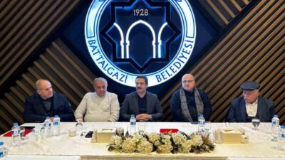 Battalgazi Belediye Başkanı Bayram Taşkın, Battalgazi Muhtarlar Derneği üyesi muhtarlarla