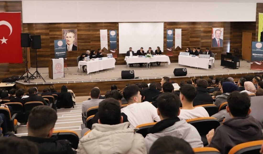 Bayburt İl Milli Eğitim Müdürlüğü tarafından düzenlenen Liseler Arası Münazara