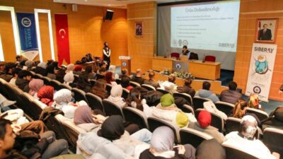 Bayburt’ta üniversite öğrencilerine yönelik ’Görünmeyen Tehlike: Al Destekli Dolandırıcılık’ başlıklı