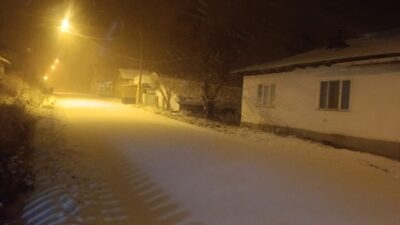 Bilecik’te yoğun kar yağışı nedeniyle eğitime 1 gün ara verildi.