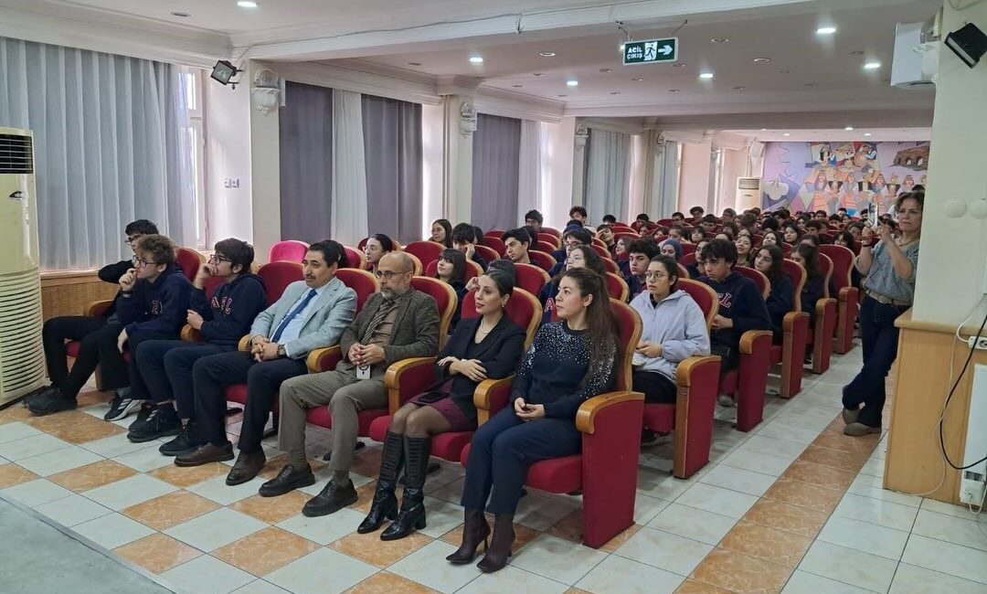 Aydın’da Bilimsel Araştırma Yöntemleri konusunda öğrencilere yönelik eğitimler gerçekleştirildi. Liselerde