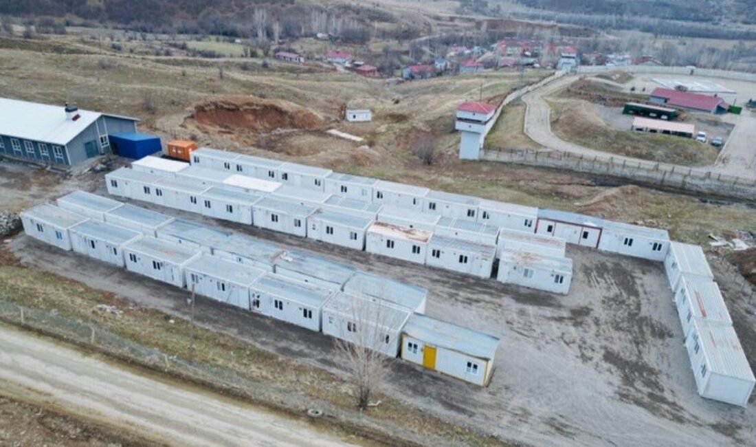 Bingöl’de muhtemel bir deprem riskine karşı konteyner kent hazırlıkları sürüyor.