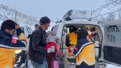 Siirt’in Şirvan ilçesinde böbrek rahatsızlığı bulunan çocuk, kar nedeniyle kapalı