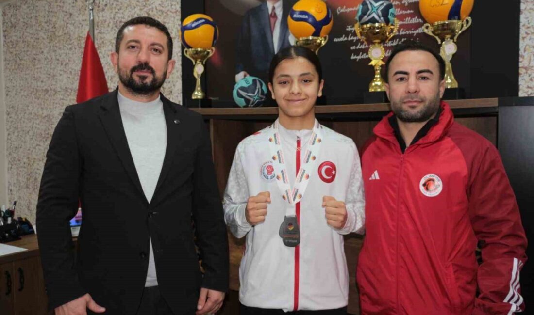 Almanya’nın Berlin şehrinde düzenlenen U17 Avrupa Boks Şampiyonası’nda 2. olan