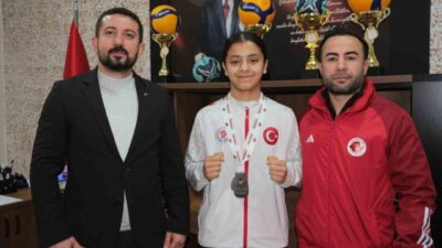 Almanya’nın Berlin şehrinde düzenlenen U17 Avrupa Boks Şampiyonası’nda 2. olan