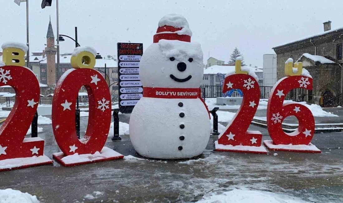 Bolu’da sabah saatlerinde güneşli havanın etkili olduğu kent merkezinde, öğle