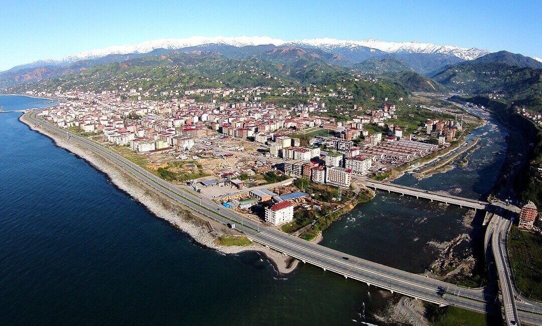 Rize’nin 43 bin nüfuslu Ardeşen ilçesinde hentboldan hokeye, raftingden futbola