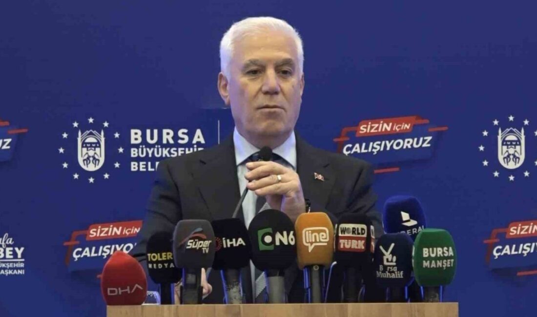 Bursa Büyükşehir Belediye Başkanı Mustafa Bozbey, Bursaspor taraftarının küfürlü tezahüratlarıyla