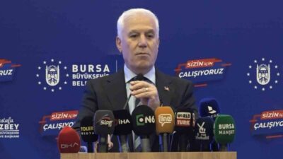 Bursa Büyükşehir Belediye Başkanı Mustafa Bozbey, Bursaspor taraftarının küfürlü tezahüratlarıyla