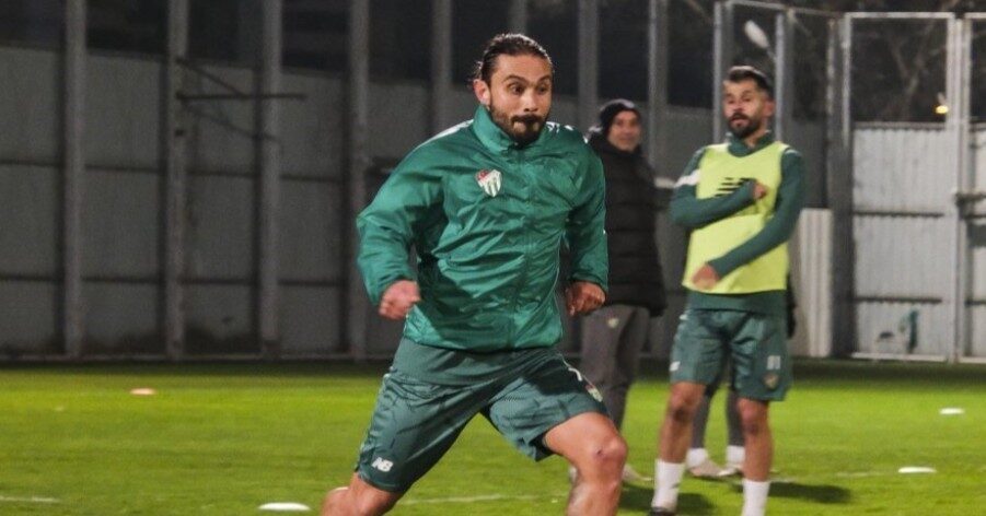 Bursaspor, devre arası hazırlıklarına akşam saatlerinde Özlüce İbrahim Yazıcı Tesisleri’nde