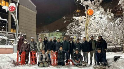 Van’ın Çatak ilçesinde etkili olan yoğun kar yağışı nedeniyle okulların