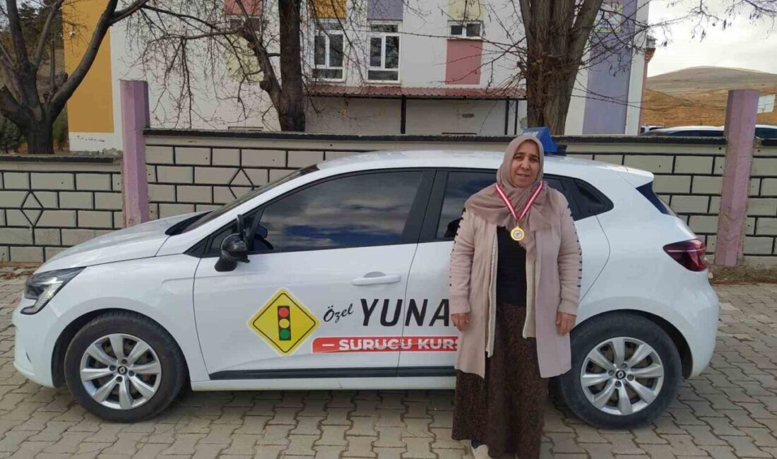 Konya’nın Çeltik ilçesinde yaşayan 60 yaşındaki kadın, sınavlardan başarılı sonuç