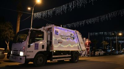 Kuşadası Belediyesi, yeni yıl öncesi çevre temizliğine dikkat çekmek için