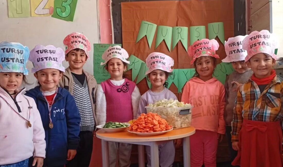 Ağrı’nın Diyadin ilçesine bağlı Tazekent İlkokulu anasınıfı öğrencileri, düzenlenen turşu
