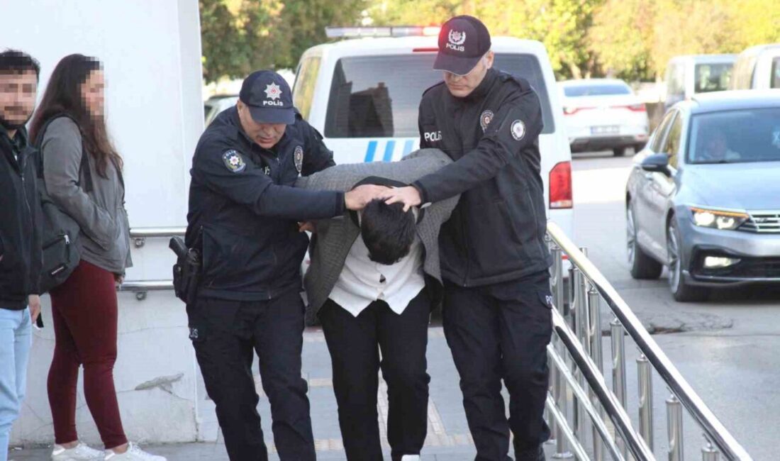 Adana’da dolmuş sürücüsüne tehditler savuran PTT kargo şoförü, polis tarafından