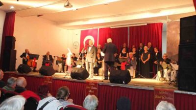 Balıkesir’in Burhaniye ilçesinde, Körfez Gönül Dostları Derneği Korosunun Reha Yurdakul