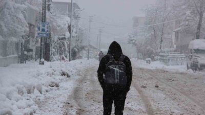 DÜZCE(İHA) – Düzce’nin Kaynaşlı ve Yığılca ilçesinde kar yağışı nedeniyle