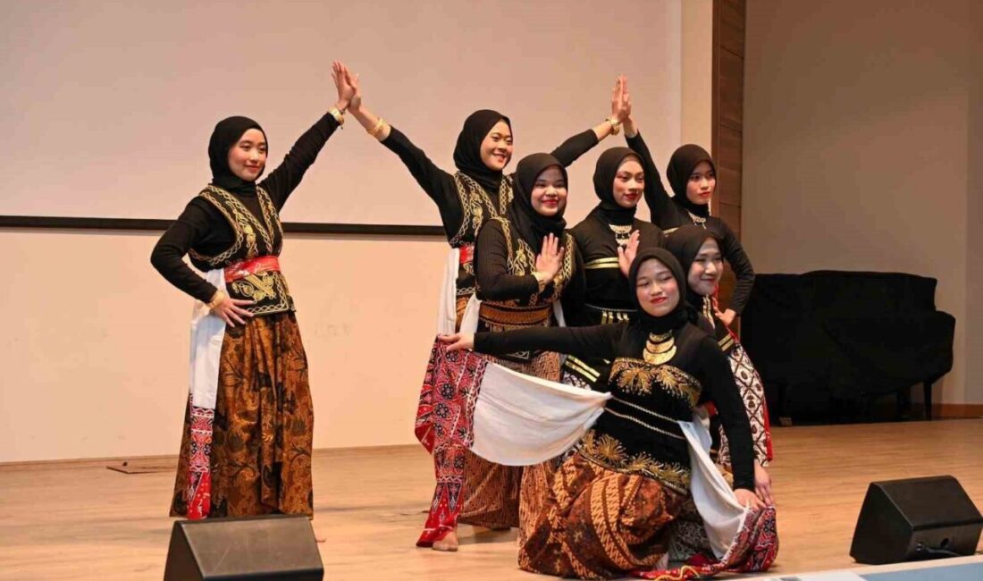 Kastamonu Üniversitesi’nde düzenlenen programda Endonezyalı öğrenciler ülkelerinin geleneklerini tanıttı. Kastamonu
