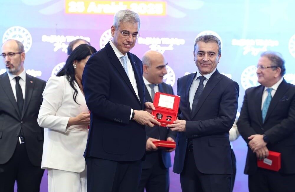 Türkiye genelinde kullanılmak üzere dağıtımı yapılan ambulansların teslim törenine Erzurum