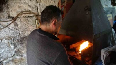 Gaziantep’te demir ustaları tarafından geleneksel yöntemlerle üretilen kebap şişleri, Almanya,