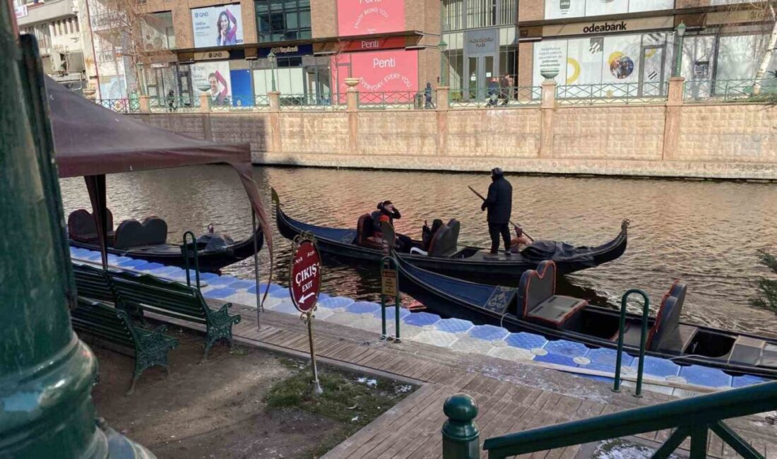 Eskişehir’de dondurucu soğuğa rağmen gondol seferlerine ilgi gösteren vatandaşlar görenleri
