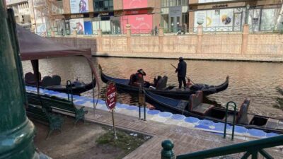 Eskişehir’de dondurucu soğuğa rağmen gondol seferlerine ilgi gösteren vatandaşlar görenleri