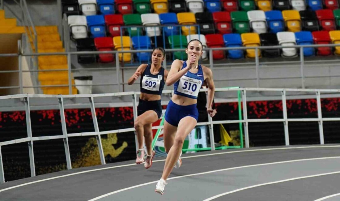 Milli sporcu Edanur Tulum, 300 metre salon U20 kategorisinde kırdığı