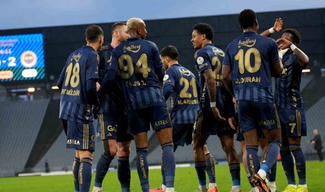 Trendyol Süper Lig’de Eyüpspor’u 3-0 mağlup eden Fenerbahçe, ligin ilk