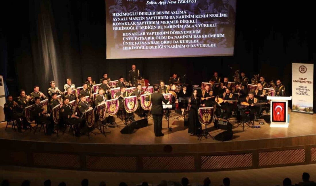 Fırat Üniversitesi’nde düzenlenen bando konseri ayakta alkışlandı. Fırat Üniversitesi’nin kuruluşunun
