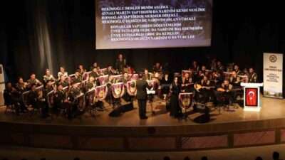 Fırat Üniversitesi’nde düzenlenen bando konseri ayakta alkışlandı. Fırat Üniversitesi’nin kuruluşunun