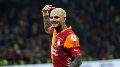 Galatasaray’ın Arjantinli futbolcusu Mauro Icardi, Kasımpaşa maçının arından sarı-kırmızılı taraftarlara