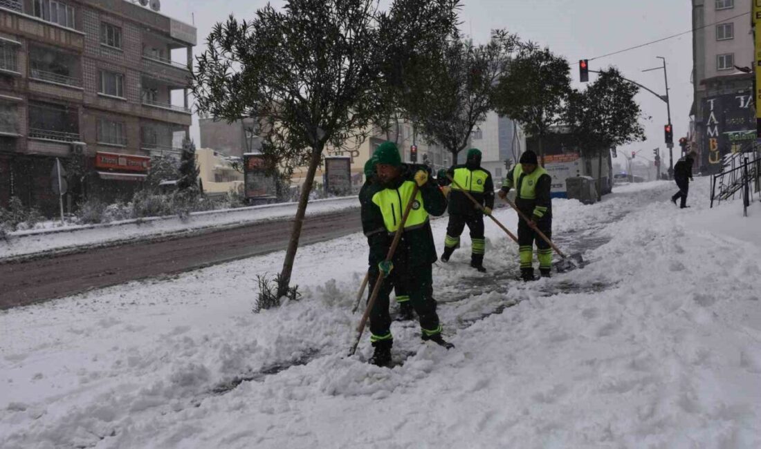 Gaziantep’i etkisi altına alan yoğun kar yağışı sonrası Şahinbey Belediyesi,