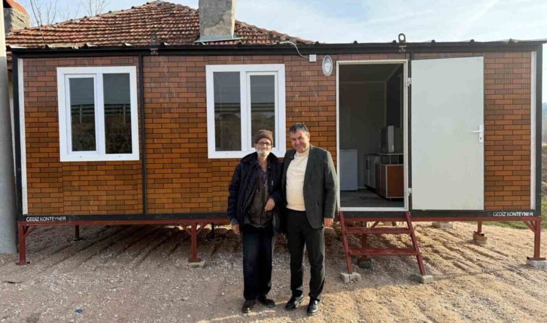 Gediz Belediye Başkanı Necdet Akel, zorlu kış şartlarında yaşam mücadelesi