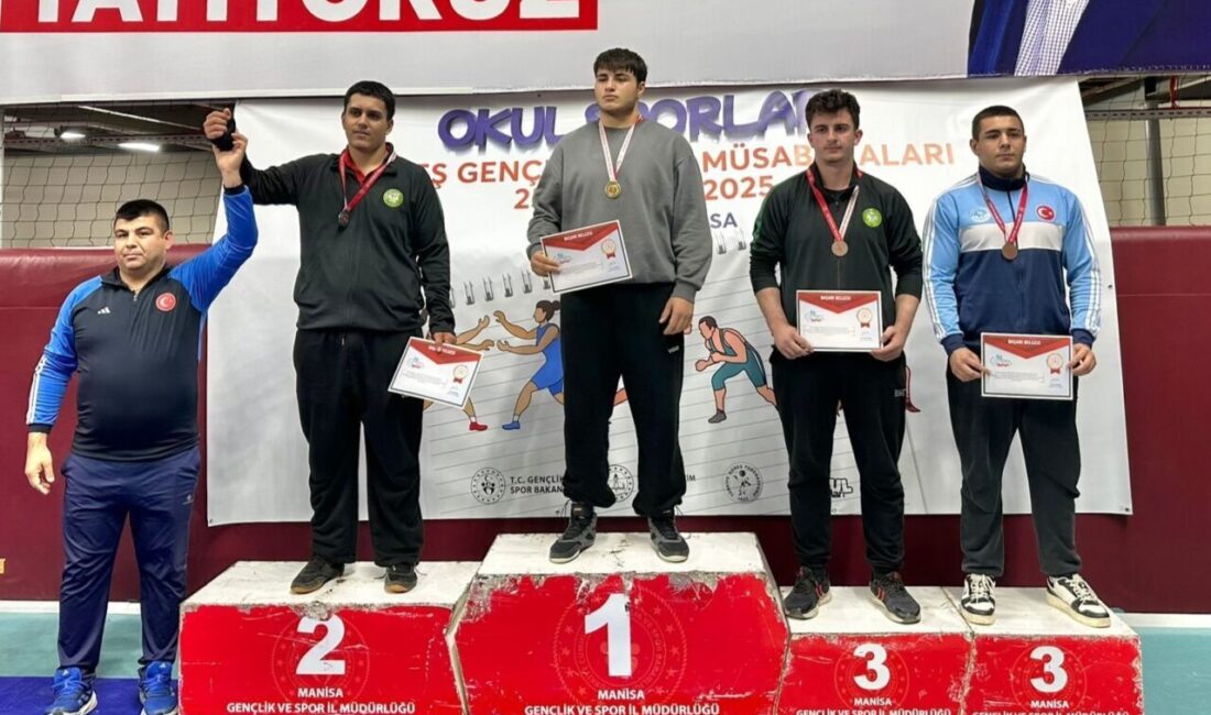 Manisa’da düzenlenen Okul Sporları Güreş Gençler (A) Grup Müsabakaları’nda 22