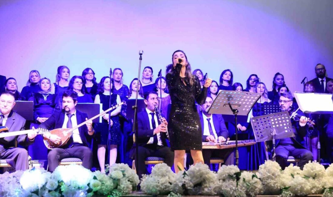 Adana’nın Kozan ilçesinde oluşturulan halk korosu, ilk konserini verdi. Kozan